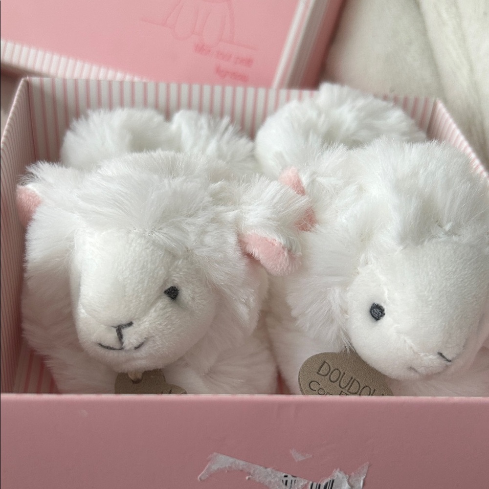 DOUDOU et Compagnie Paris Soft White Lamb Baby Slippers